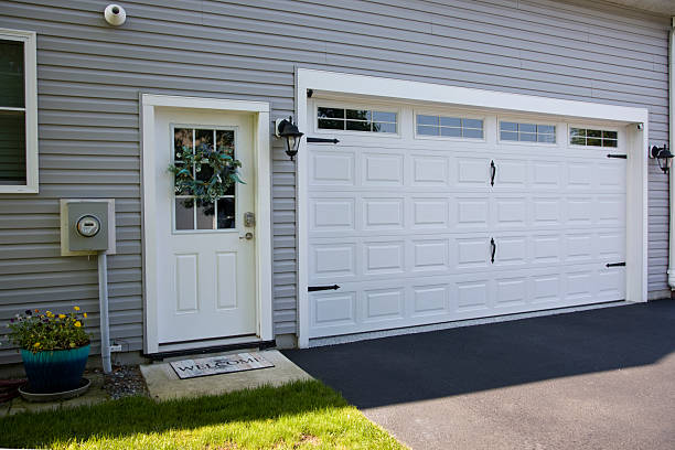 24/7 Emergency Garage Door Panel Replacement experts in Chenoa, IL